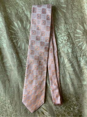 Romeo Gigli Men’s Silk Necktie Made in Italy Orange Geometric Diamond Peach